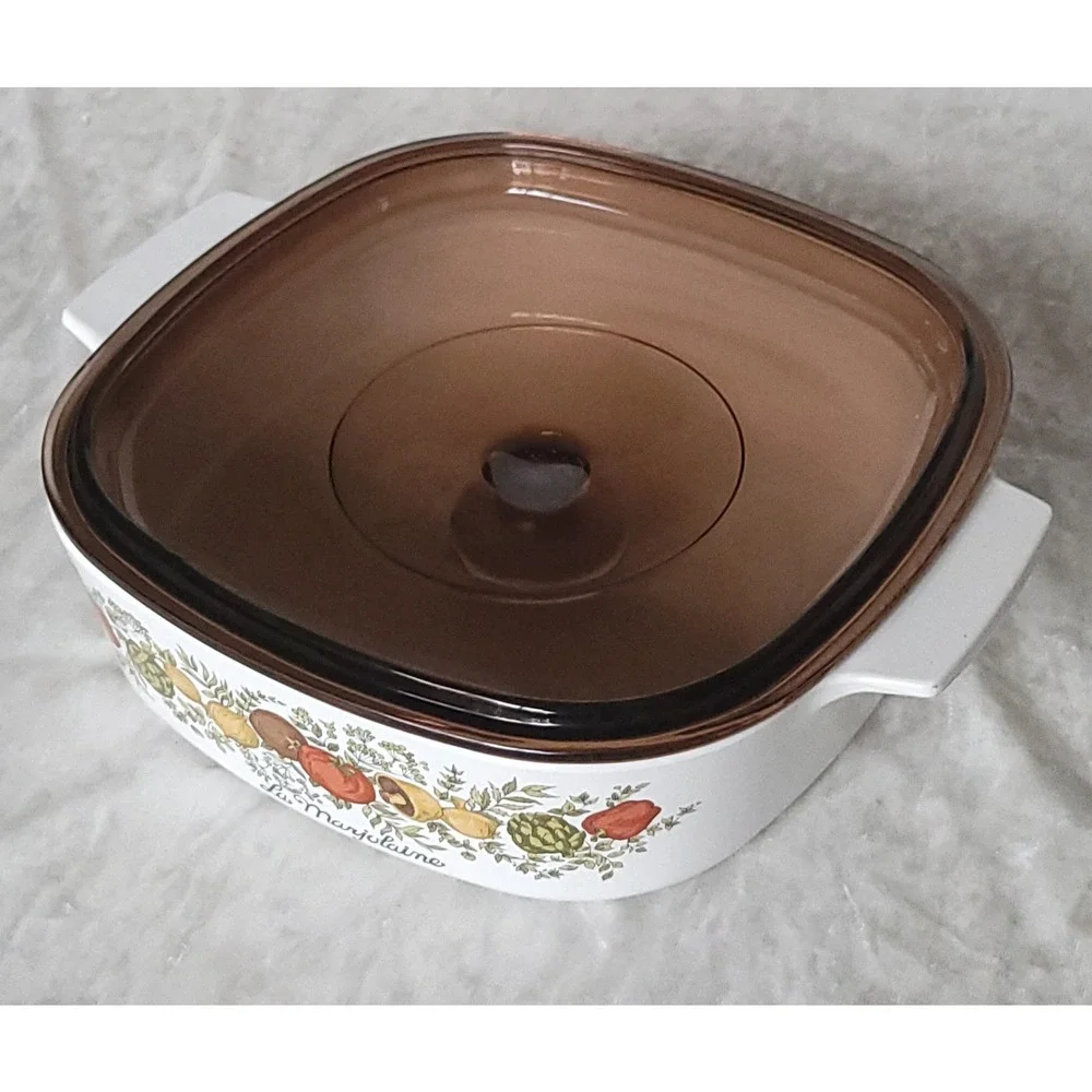 Corning Ware La Marjolaine 2 Quart Casserole Dish A-2-B with Pyrex Amber Lid